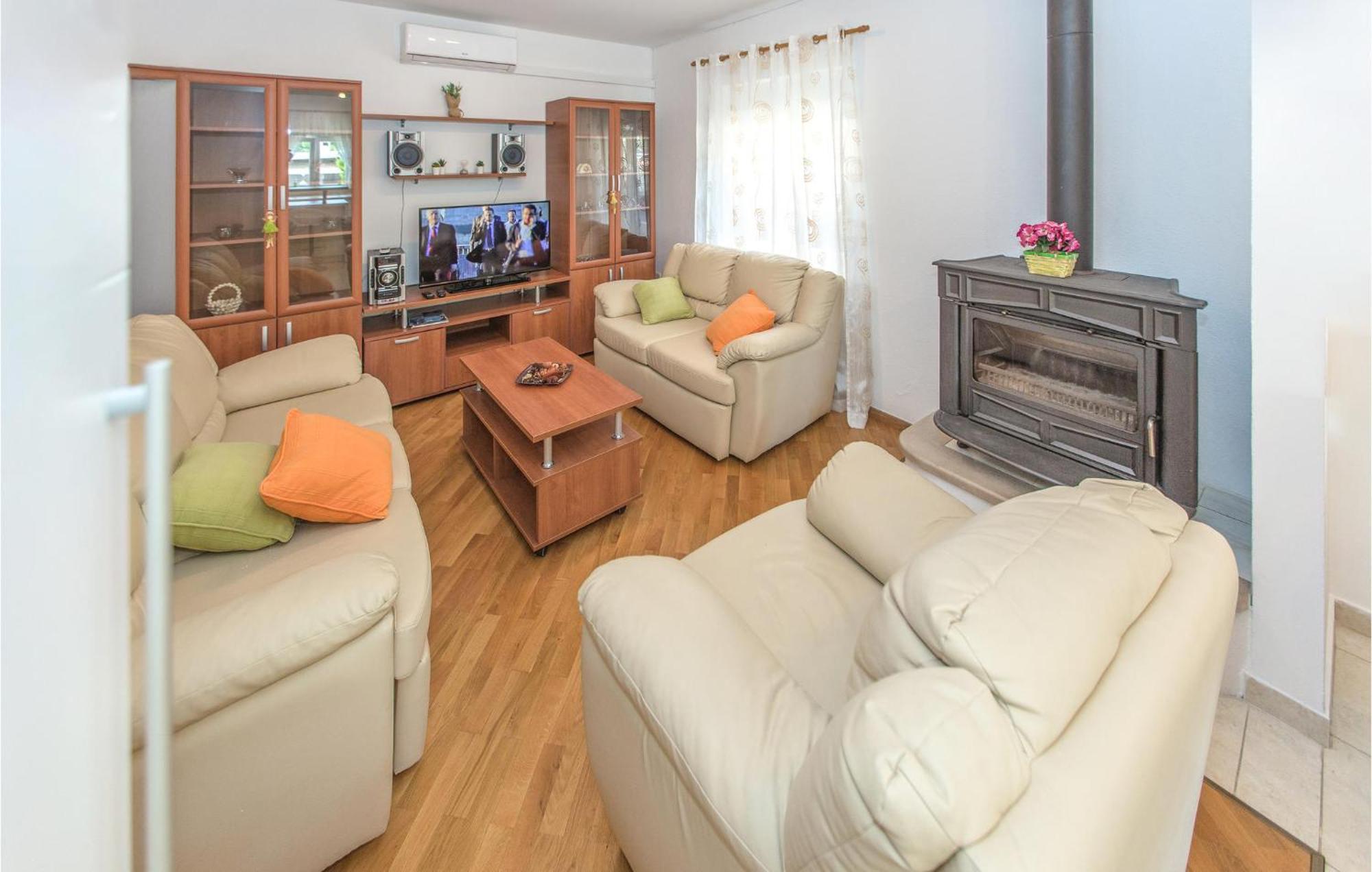 3 Bedroom Lovely Home In Plat Mlini Exteriér fotografie